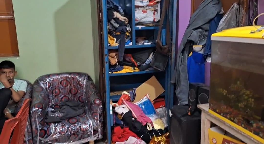 Jamtara News: भजन गायिका कुमकुम बिहारी के घर में लाखों की चोरी