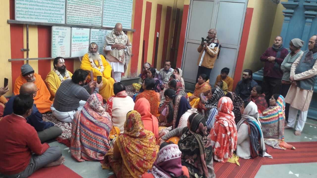 ranchi news : भगवान की अर्चना करने से होता है अहंकार का नाश : स्वामी अनिरुद्धाचार्य