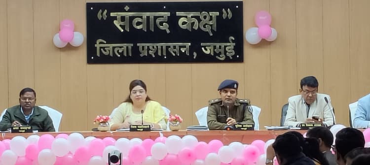 मतदान केंद्रों पर  12 बजे तक लाइन में खड़े लोगों की सूची उपलब्ध कराएं- डीएम