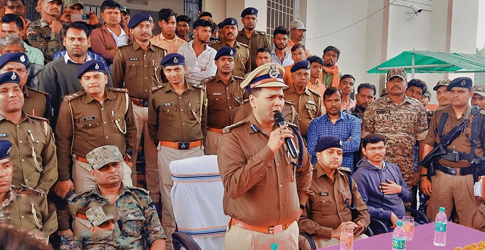 Gaya News : नक्सलग्रस्त छकरबंधा में पुलिस पुस्तकालय की शुरुआत