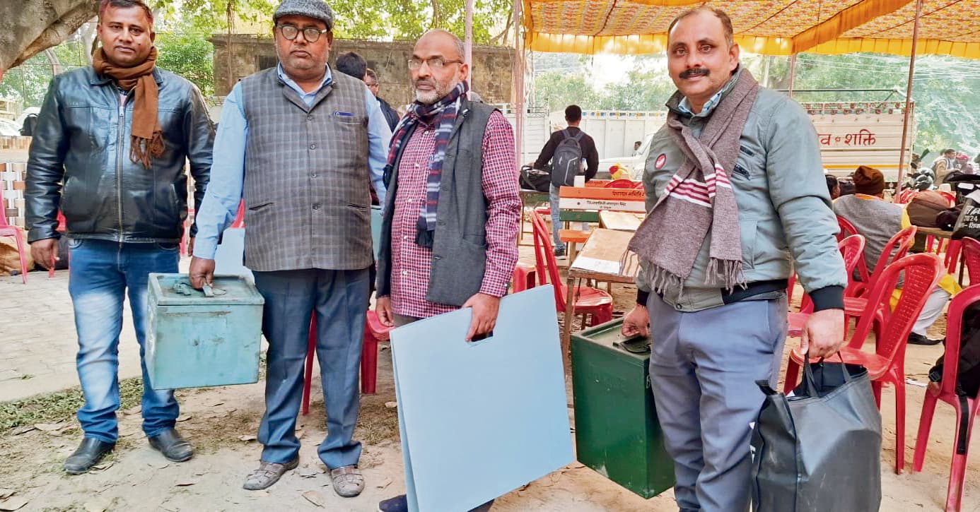 Siwan News : 29 पैक्स के लिए 132 बूथों पर वोटिंग आज