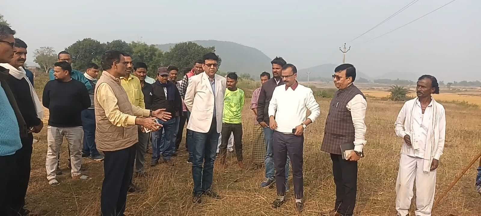 ग्रामीण स्तर पर मैदान का क्षेत्रफल कम-से-कम एक एकड़ हो: डीडीसी