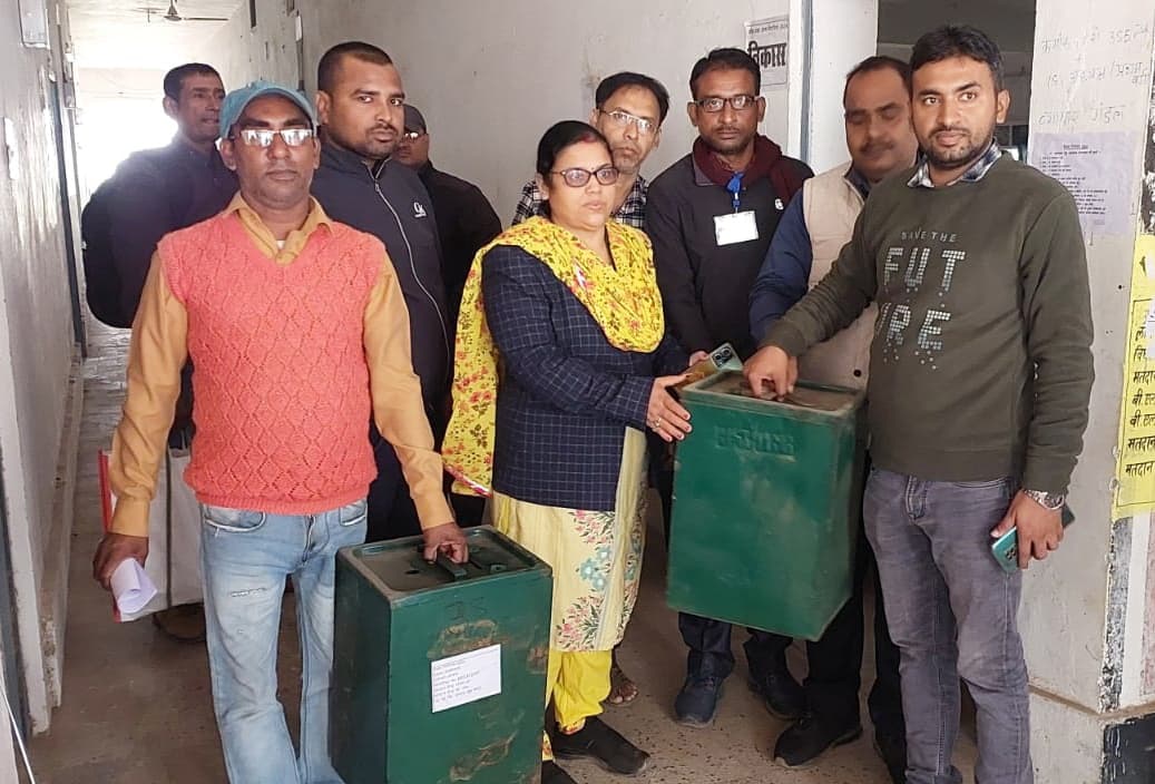 जिले के चार प्रखंड क्षेत्र के 35 पैक्स के लिए 130 बूथों पर वोटिंग आज
