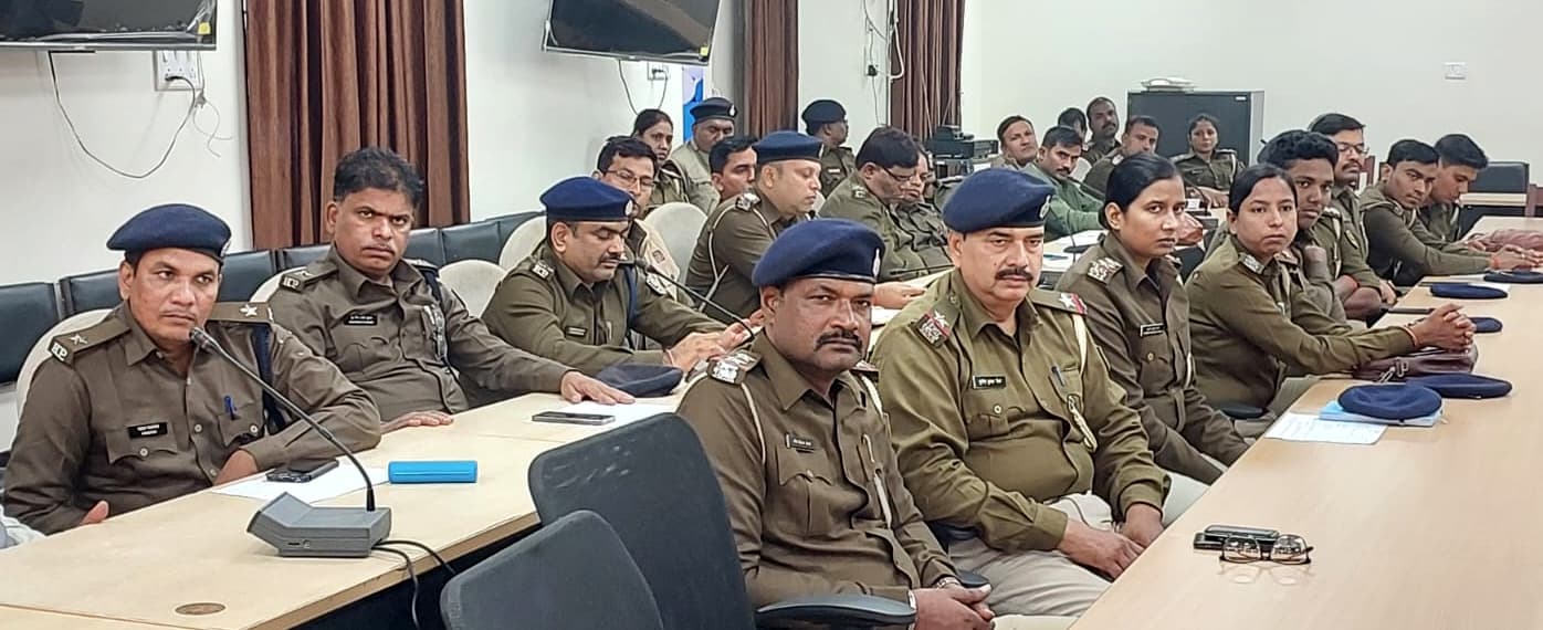 शांतिपूर्ण मतदान के लिए सभी अपना सर्वश्रेष्ठ दें: डीएम