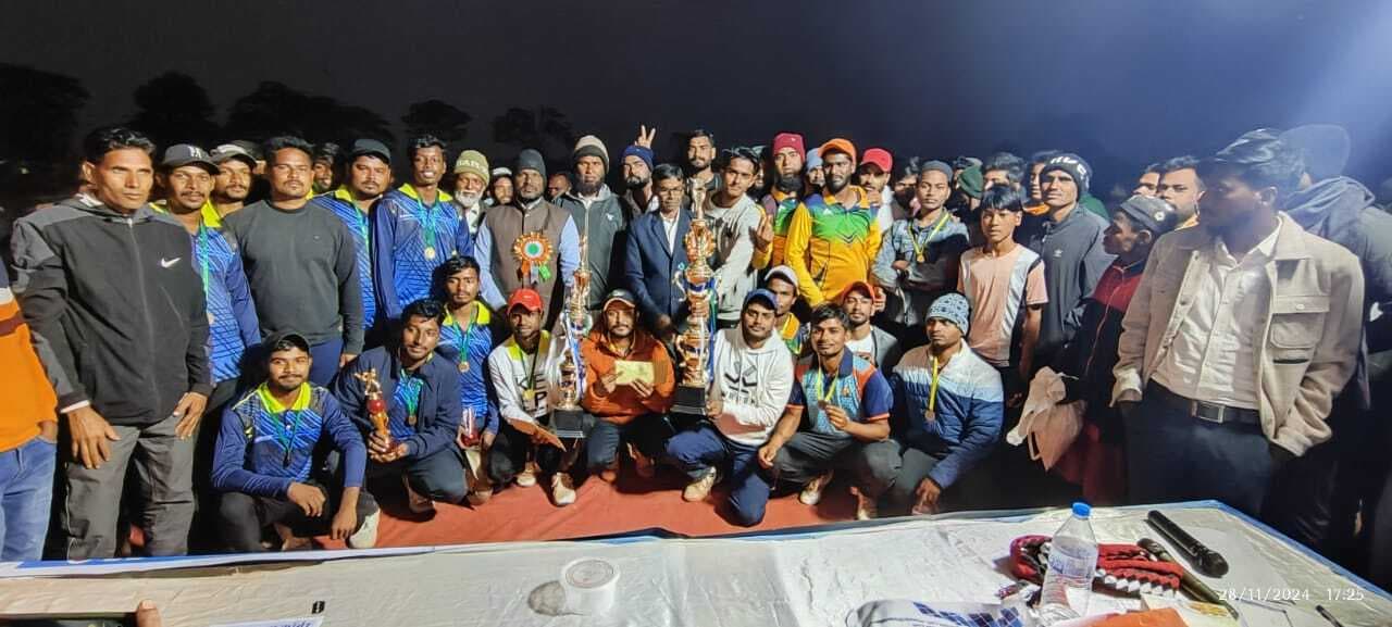 ओके :::::::  इटकी इलेवन की टीम बनी चैंपियन