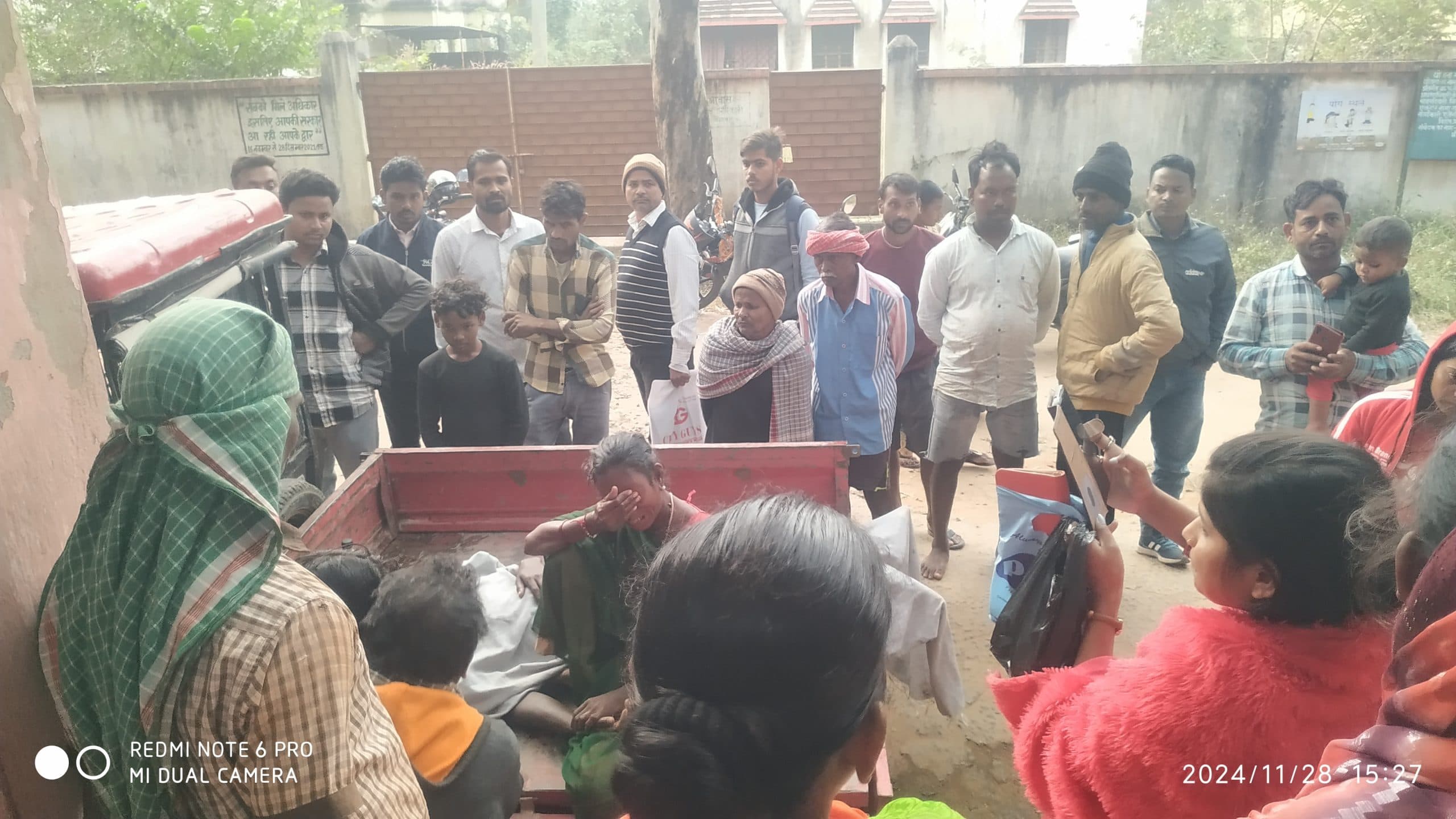 Giridih News: पुलिया की दीवार गिरी, मछली मार रहे युवक की मौत