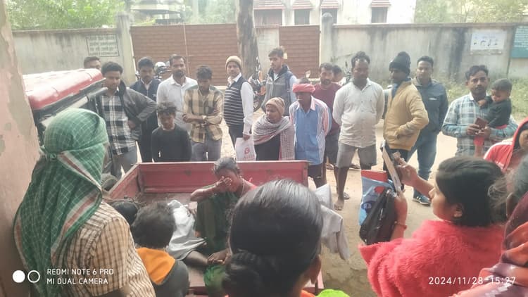 Giridih News: पुलिया की दीवार गिरी, मछली मार रहे युवक की मौत