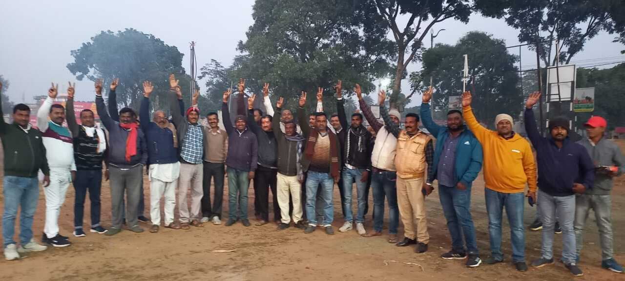 Dumka News हेमंत सोरेन के नेतृत्व में इंडी गठबंधन सरकार बनने पर समर्थकों ने मनाया जश्न