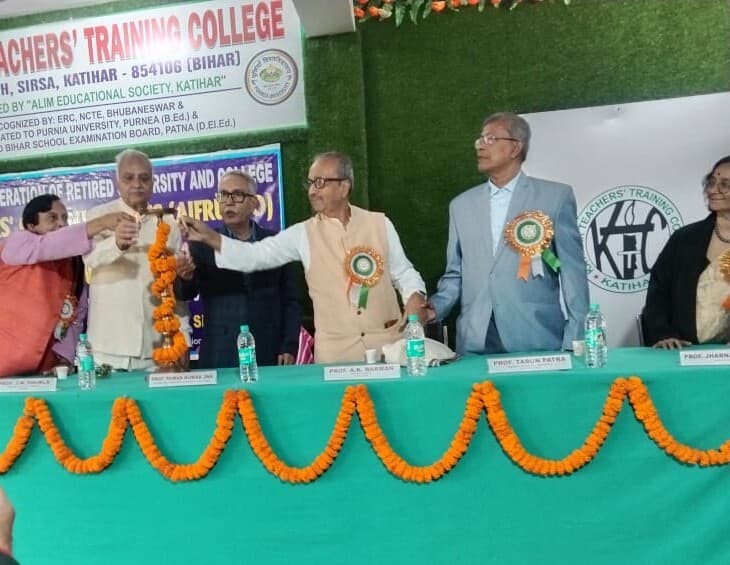 katihar news : देश व्यापी सेवानिवृत्त शिक्षकों की समस्याओं पर मैराथन विचार विमर्श