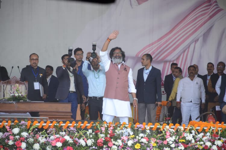 Ranchi news : झारखंड की धरती ने हमेशा से संघर्ष को जन्म दिया है : हेमंत