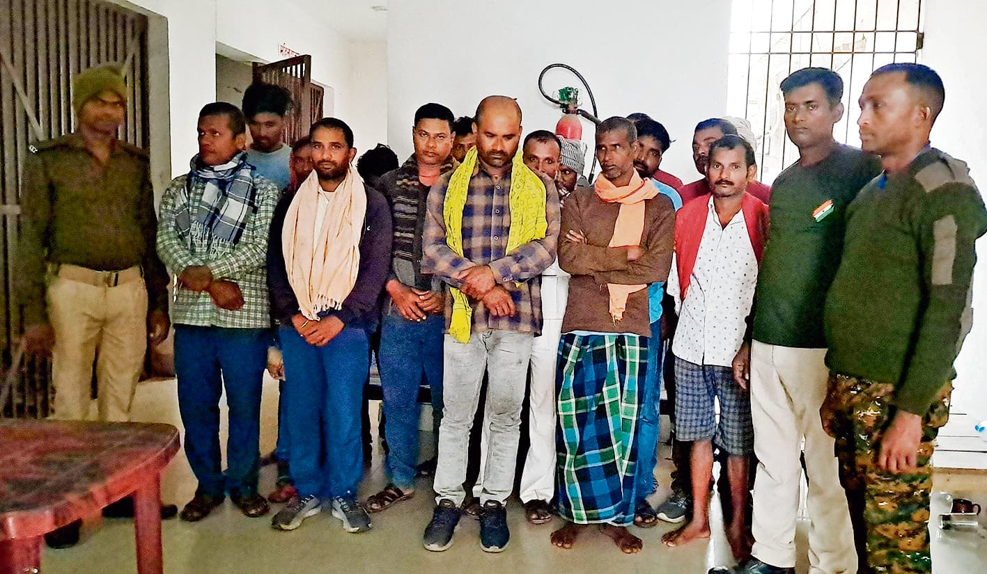 मानिकपुर में 100 कार्टन अंग्रेजी शराब के साथ पिकअप जब्त, चालक गिरफ्तार