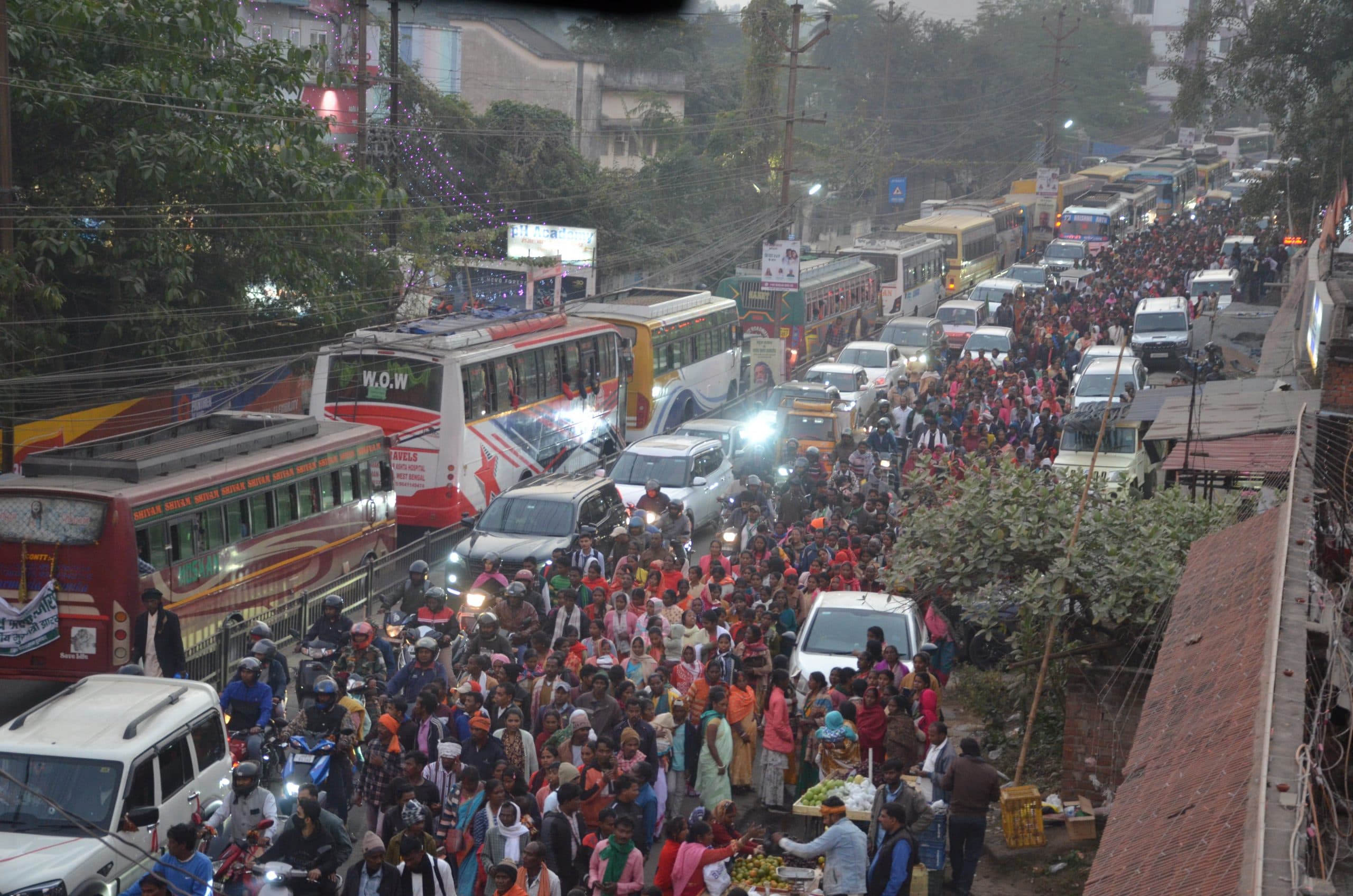 city news : राजधानी की अधिकतर सड़कें रहीं जाम