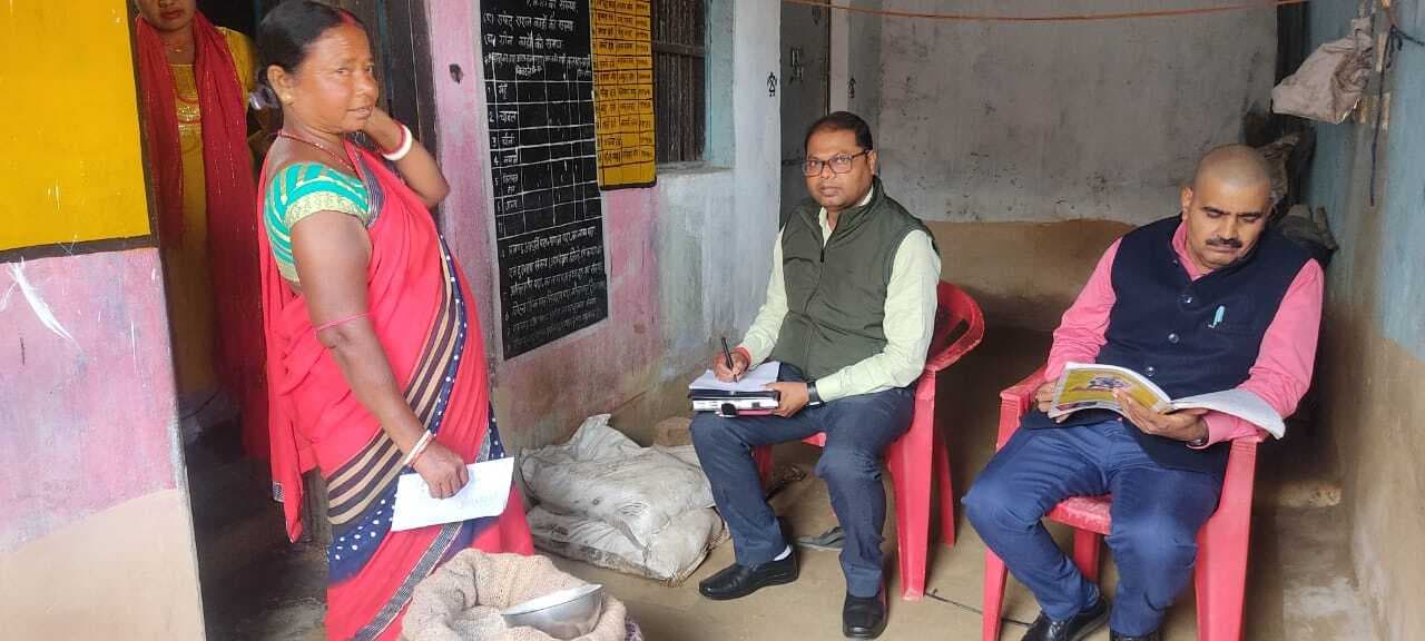 BOKARO NEWS : जनवितरण प्रणाली दुकान से सड़े हुए चावल वितरण की जांच