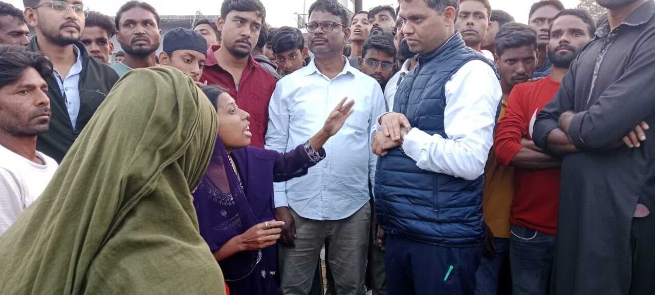 DHANBAD NEWS : दुर्घटना में युवती की मौत, आक्रोशितों ने सात घंटे किया जीटी रोड जाम