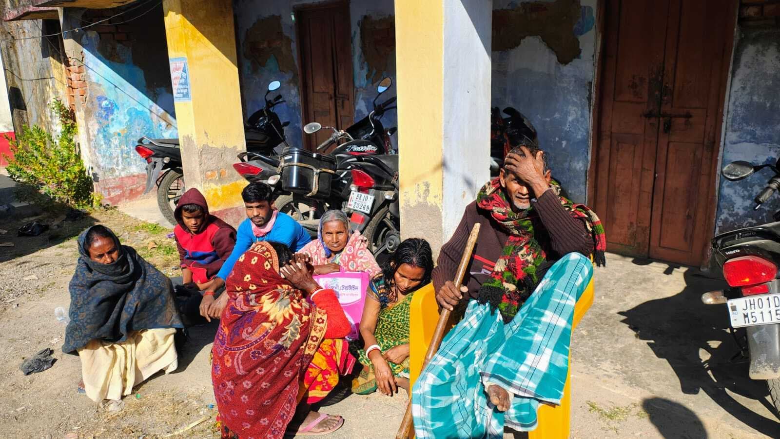 खेत की निगरानी कर रहे 25 वर्षीय युवक को हंसुआ से मौत के घाट उतारा