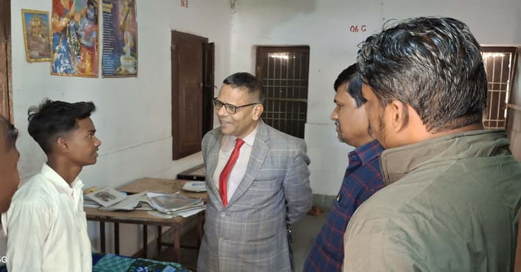 कल्याण छात्रावास के निरीक्षण में डिप्टी डायरेक्टर ने पायी खामियां