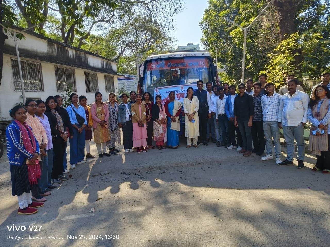 राज्य स्तरीय युवा उत्सव के लिए कलाकारों की टीम लखीसराय रवाना