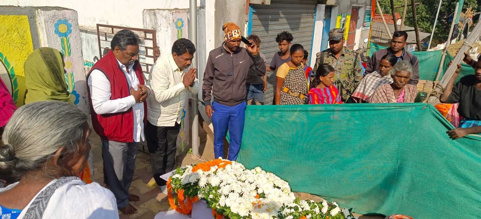 प्रशासन व जनप्रतिनिधियों ने दी श्रद्धांजलि