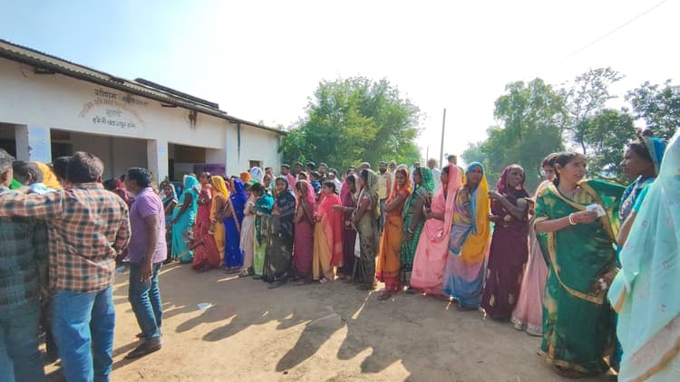 कड़ी सुरक्षा व्यवस्था के बीच जिले के तीन प्रखंडों के 19 पैक्सों का चुनाव शांतिपूर्ण संपन्न