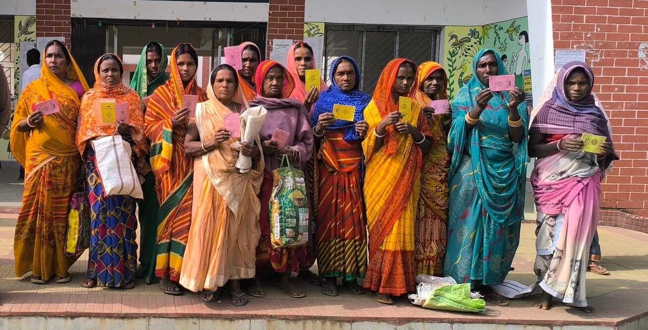 जरका पहुंच कर एमओ ने कार्डधारियों को दिलाया दो माह का अनाज