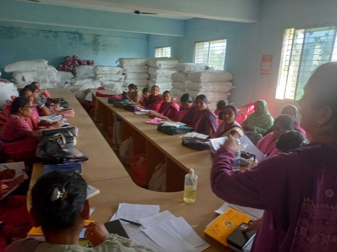 पोषण ट्रैकर एप का इस्तेमाल करें आंगनबाड़ी सेविकाएं :  पर्यवेक्षिका