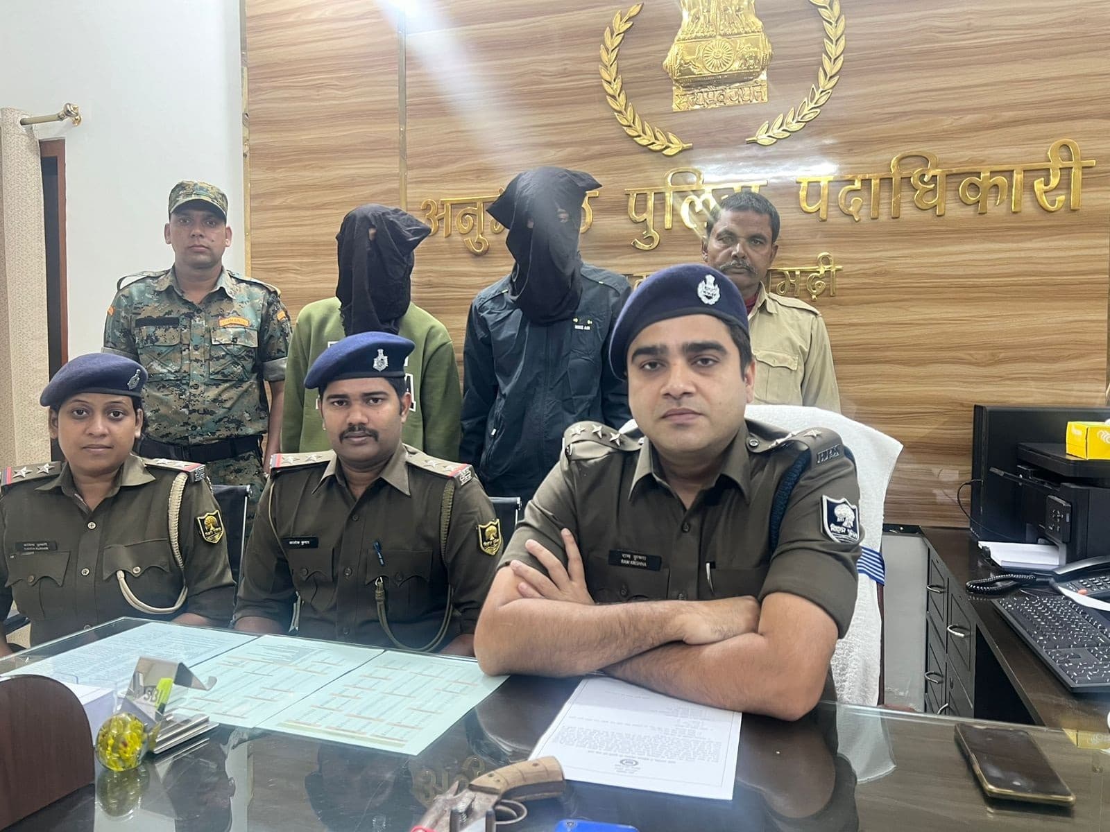 पुनौरा में लोडेड देसी कट्टा व कारतूस के साथ दो युवक गिरफ्तार