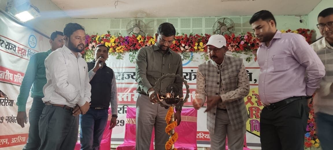 एचआइवी संक्रमितों के प्रति सामुदायिक सहयोग व समर्थन जरूरी : डीएम