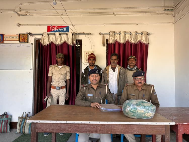 छापेमारी कर गांजा के साथ तस्कर को किया गिरफ्तार