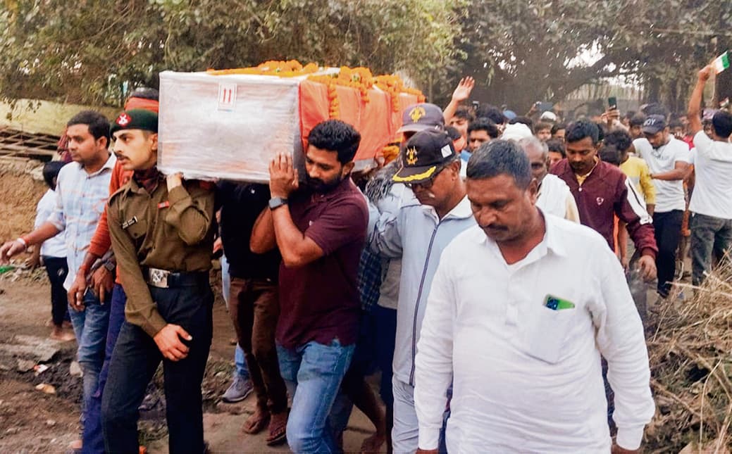 शहीद हवलदार का गार्ड ऑफ ऑनर के साथ अंतिम संस्कार