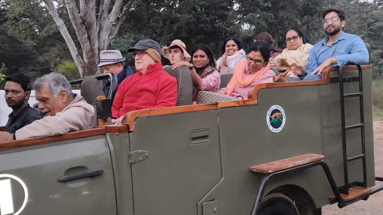 आस्ट्रेलियाई पर्यटक पहुंचे वीटीआर, पहाड़ी नदी में भरपूर उठाया आनंद