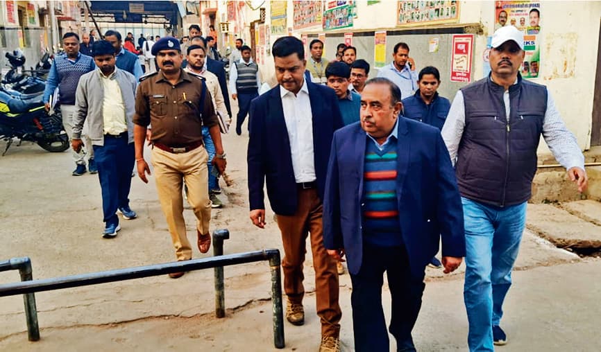 Chhapra News : मुख्य संरक्षा अधिकारी ने जंक्शन का किया निरीक्षण