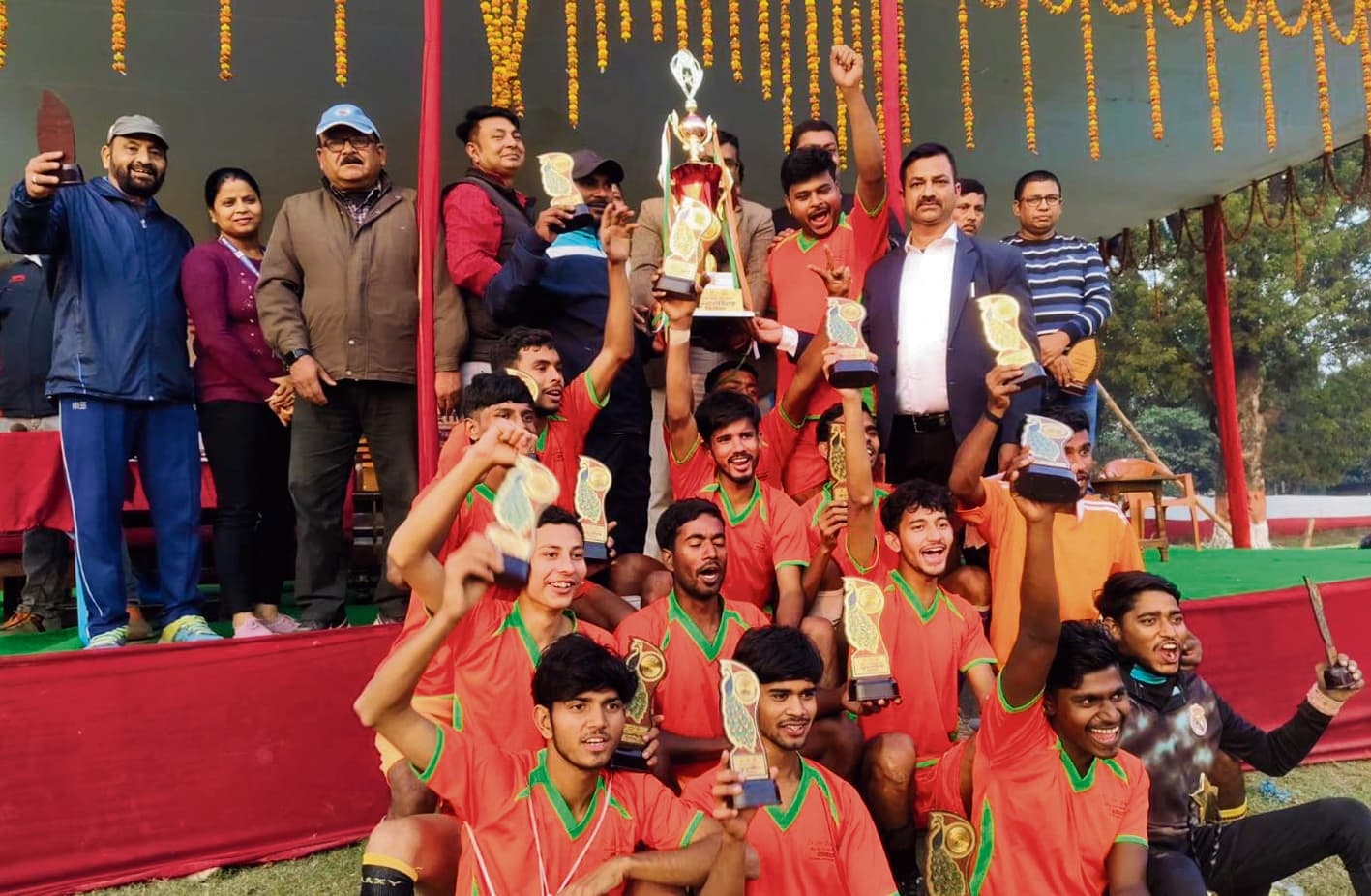 Chhapra News : सोनपुर में आयोजित फुटबॉल मैच में मगध ने सारण को हराकर खिताब पर जमाया कब्जा
