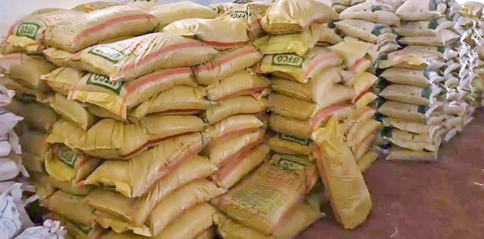 Buxar News : डीएपी की कालाबाजारी से किसान परेशान