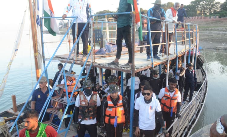 नौकायन से भारतवर्ष के नदियों को जोड़ने का प्रयास : एनसीसी ग्रुप कमांडर