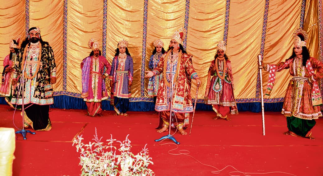 Buxar News : सिय-पिय मिलन महोत्सव में बह रही भक्ति की बयार