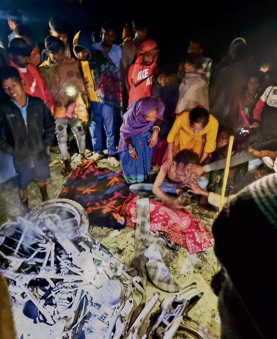 Gaya News : फोरव्हीलर से टकराते ही बाइक में लगी आग, झुलस कर दो मरे