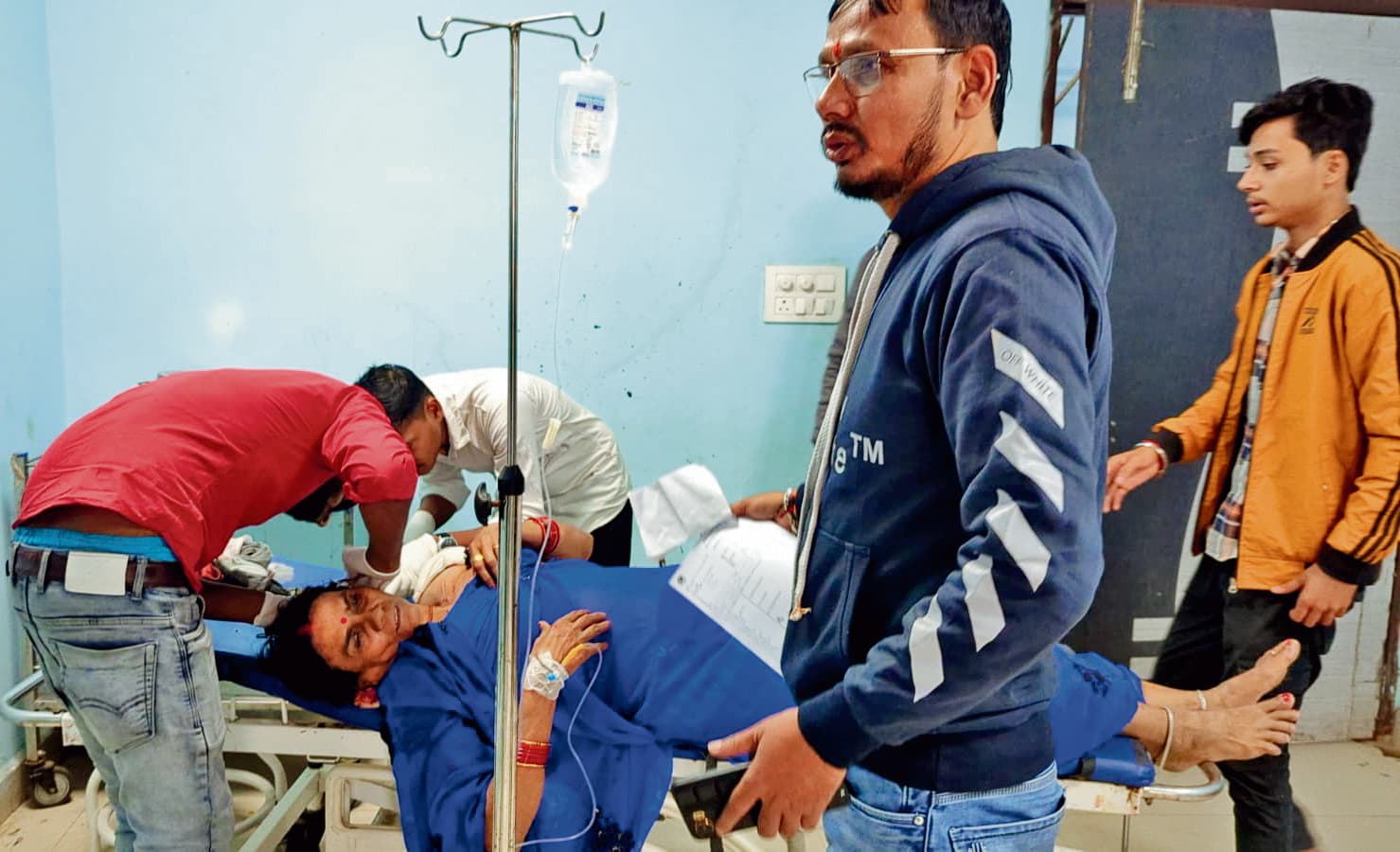 पूर्व के विवाद को लेकर महिला को मारा चाकू