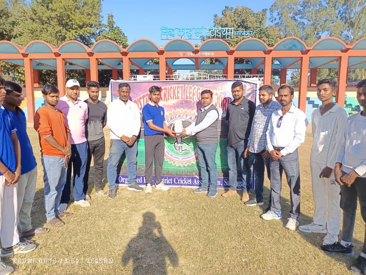 जवाहर नवोदय विद्यालय की टीम ने चार विकेट से जीता मैच