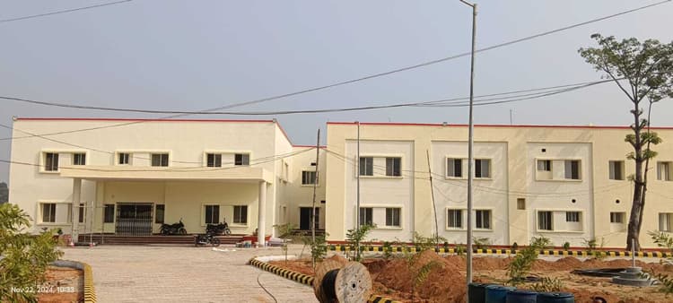 Giridih News : 23 करोड़ से बन रहे अनुमंडलीय अस्पताल में मिलेगी आधुनिक सुविधा