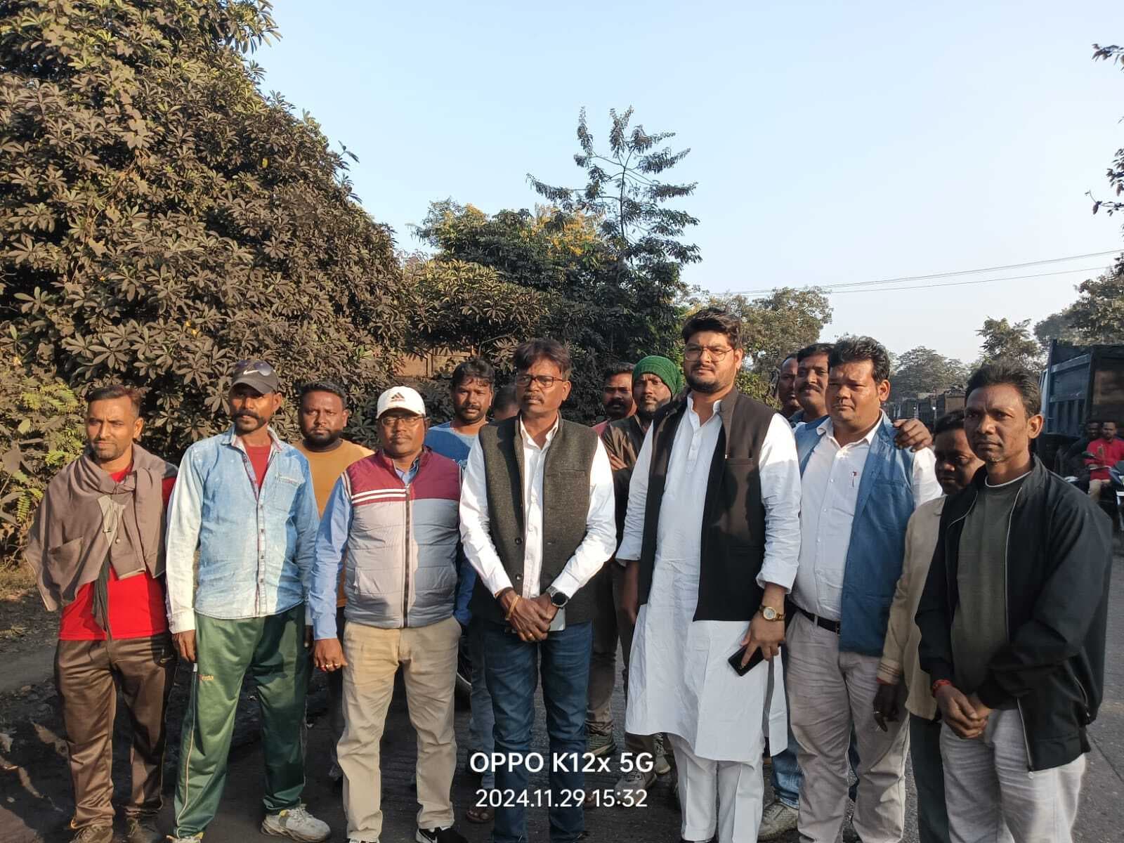 BOKARO NEWS : प्रदूषण के खिलाफ लोगों ने कोयला ट्रांसपोर्टिंग रोकी