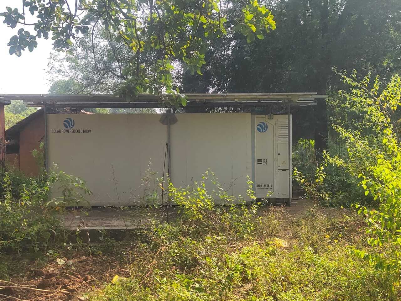 East Singhbhum : बारेडीह में बना कोल्ड स्टोर बना सफेद हाथी, बिना उपयोग हो रहा बर्बाद