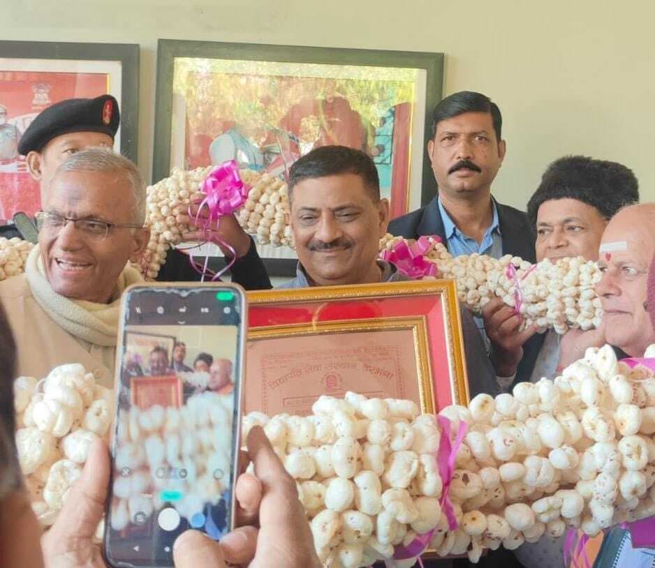 Darbhanga News : मिथिला विभूति सम्मानोपाधि से अलंकृत हुए संजय कुमार झा