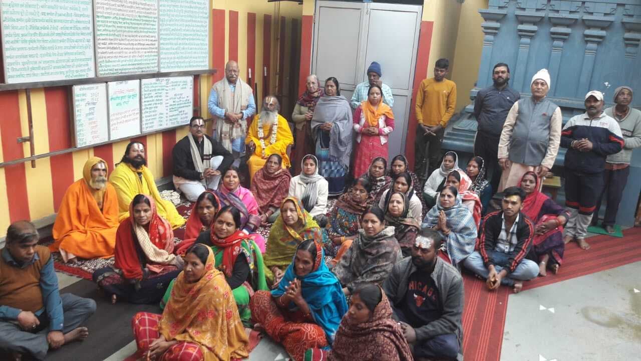 ranchi news : जो समय आप मोबाइल में व्यर्थ लगाते हैं, वह सत्संग में लगायें : स्वामी अनिरुद्धाचार्य