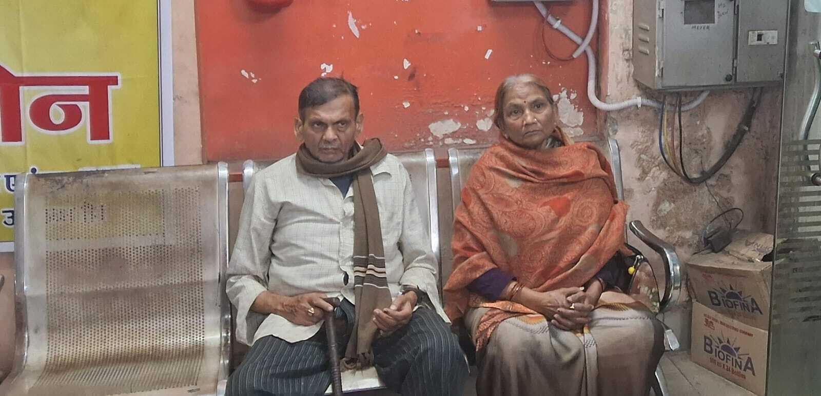 Dhanbad News:बैंक शाखा के अंदर बुजुर्ग दंपती से 21 हजार रुपये की ठगी, आरोपी फरार