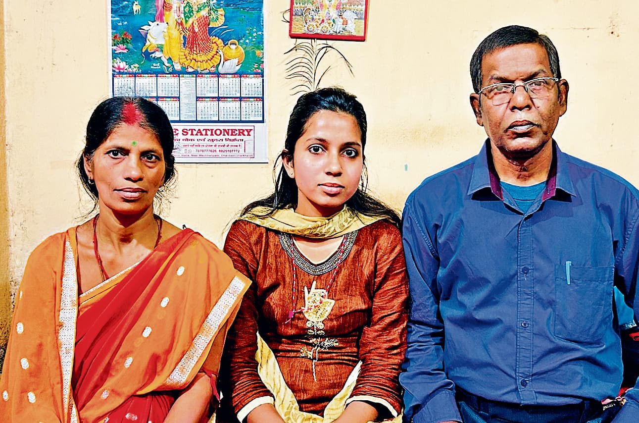 DHANBAD NEWS : पीजी गणित विभाग की छात्रा अंजलि प्रकाश ओवर ऑल टॉपर