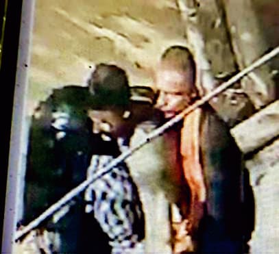 Patna News : कंकड़बाग में ज्वेलरी शोरूम के स्टाफ से पिस्टल के बल पर 4.5 लाख रुपये छीने