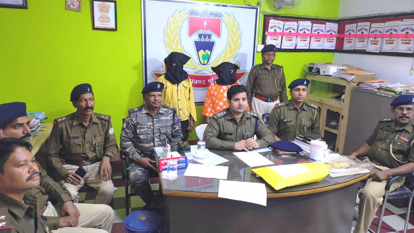 24 घंटे में बरहरवा थाना पुलिस ने सुलझाई उत्पल मंडल की हत्या की गुत्थी, मां-बेटा गिरफ्तार