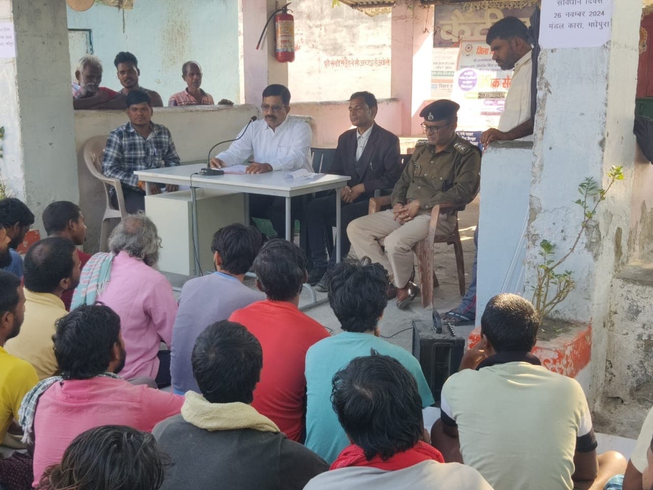 बंदियों को कानूनी की दी जानकारी