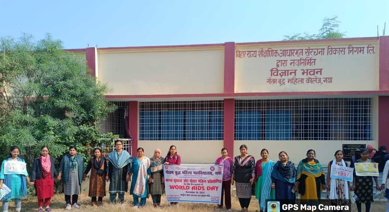 Gaya News : एड्स जागरूकता पर छात्राओं ने बनाये पोस्टर
