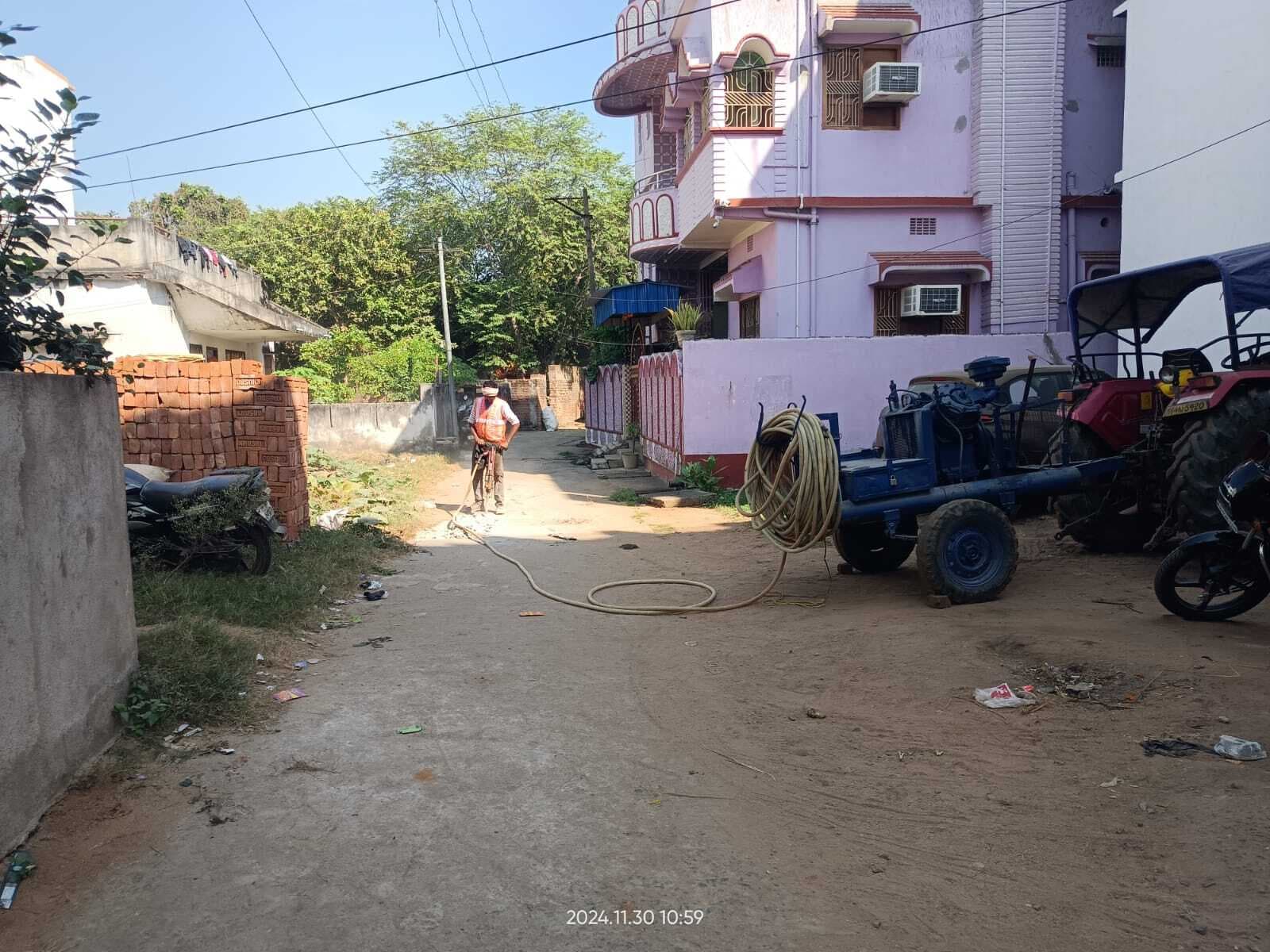 Deoghar news :सहायक नगर आयुक्त के आदेश के बाद बाबा मंदिर के कई इलाके में पाइप बिछाने के काम में आयी तेजी